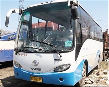 女教師車(chē)禍瞬間奮力推開(kāi)學(xué)生自己被軋雙腿截肢