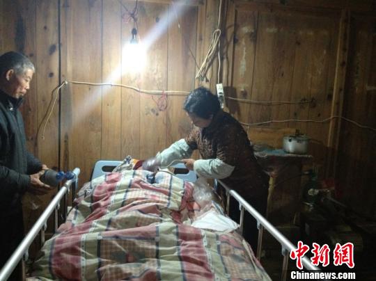 父母自制呼吸機(jī)為兒續(xù)命引關(guān)注 各方捐款3萬(wàn)多