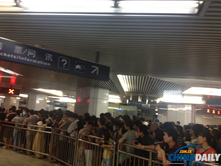 北京地鐵十號線今晨又現(xiàn)故障 乘客滯留站臺(tái)