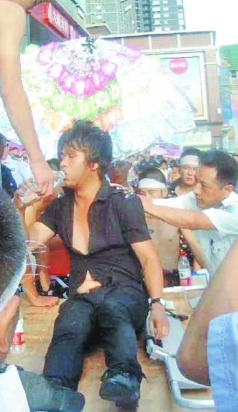 武漢“詐尸”小販復(fù)活照曝光 專(zhuān)家建議從重處罰