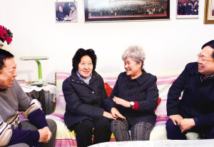 天津市領(lǐng)導(dǎo)同志看望困難群眾和勞動模范