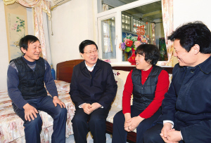 天津市領(lǐng)導(dǎo)同志看望困難群眾和勞動模范