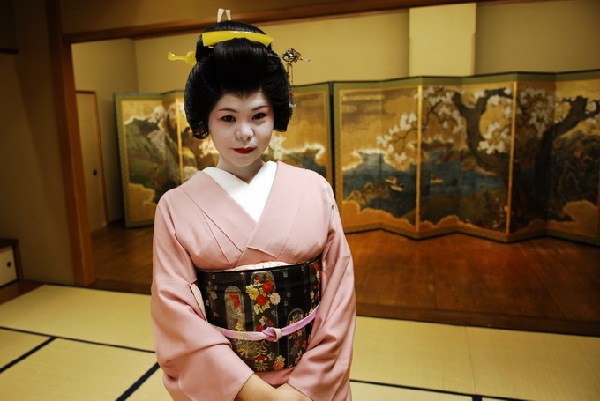 日本京都“花街”藝妓新年開門接客