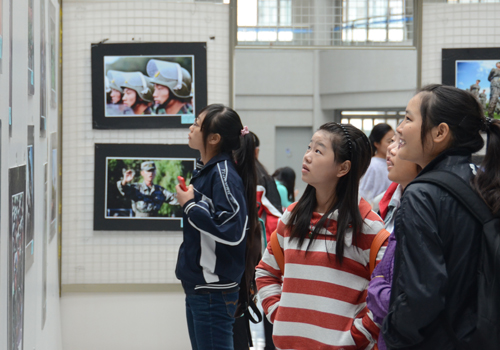 石大舉辦軍訓(xùn)攝影藝術(shù)作品展 170余幅作品入選