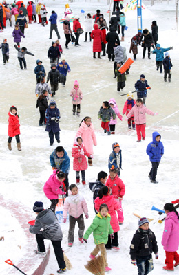 克拉瑪依：千名學(xué)生雪中樂