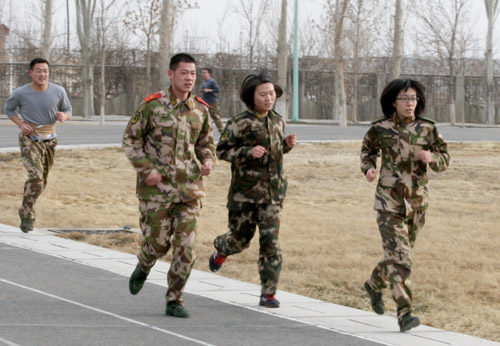 克拉瑪依：沙場點(diǎn)兵訓(xùn)練忙