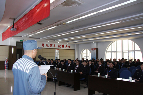 烏魯木齊墾區(qū)法院組織干警赴西山監(jiān)獄接受廉政警示教育