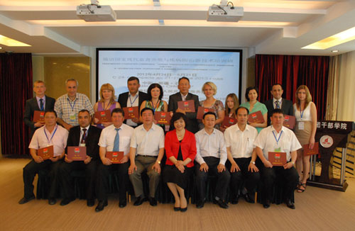 俄語國(guó)家畜禽養(yǎng)殖與動(dòng)物疾病防治新技術(shù)培訓(xùn)班在石大結(jié)業(yè)