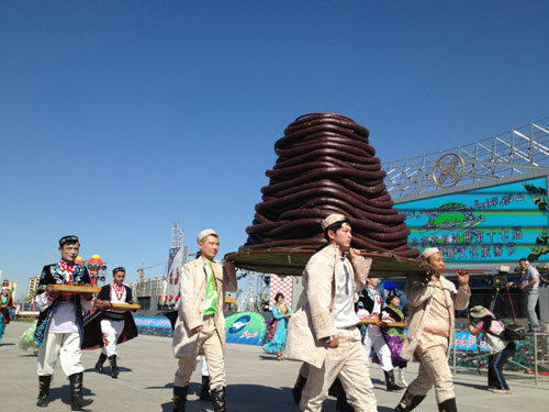 伊犁哈薩克自治州第十七屆阿肯阿依特斯文化旅游節(jié)開幕