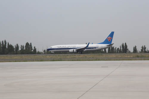 首架新疆屬地執(zhí)管B737-800型飛機(jī)今日抵烏