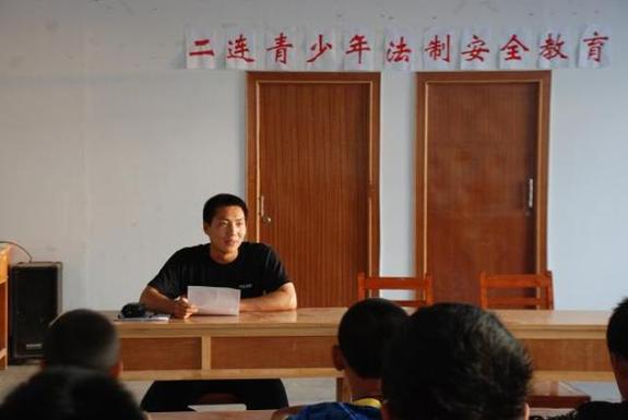 塔斯海墾區(qū)公安局刑警大隊(duì)積極開(kāi)展暑期“普法送安全”活動(dòng)