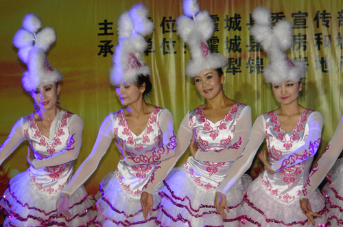 霍城縣舉辦農民工中秋文藝晚會 農民工倍感溫暖