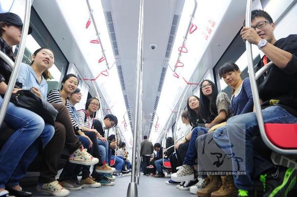 杭州地鐵舉行突發(fā)事件應(yīng)急演練