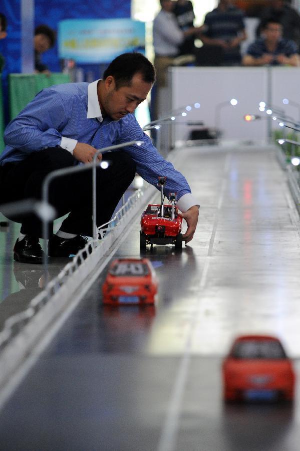 全國(guó)縮微智能車比賽在杭州開(kāi)賽