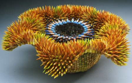 創(chuàng)意無限！美國女雕塑家巧手縫出奇特鉛筆工藝品