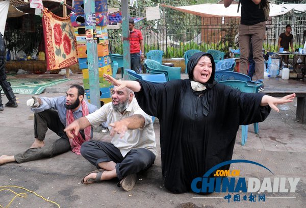 埃及對(duì)穆?tīng)栁髦С终咔鍒?chǎng) 穆兄會(huì)稱數(shù)百人亡(組圖)
