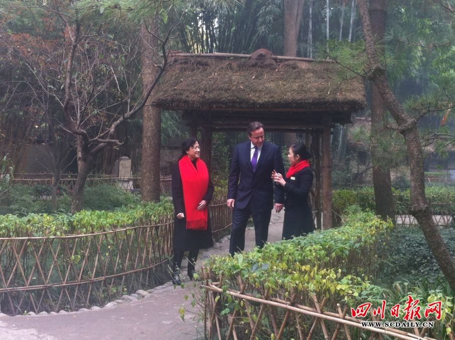 卡梅倫訪問(wèn)成都(組圖)