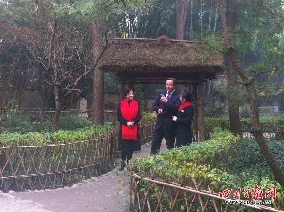 卡梅倫訪問成都(組圖)