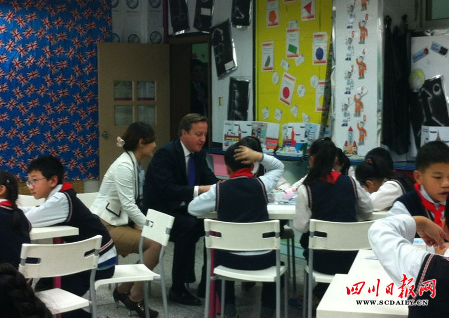 卡梅倫訪問成都(組圖)