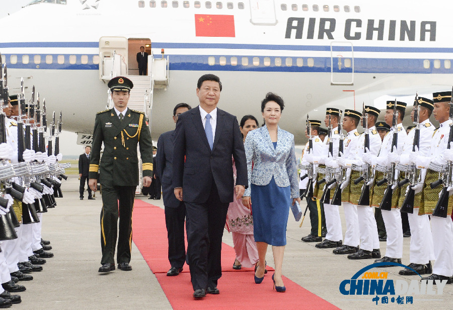 最炫民族風(fēng):盤點彭麗媛東南亞一行亮麗著裝(圖)