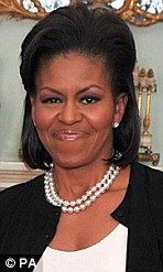 美第一夫人新發(fā)型酷似女星蕾哈娜 或?qū)⑾破鹉7嘛L(fēng)潮