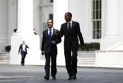 奧巴馬用漢堡招待梅德韋杰夫 美俄關系“勝似閑庭信步”