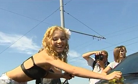 普京追憶亡父曾兩度死里逃生 稱極權(quán)主義絕非國家出路