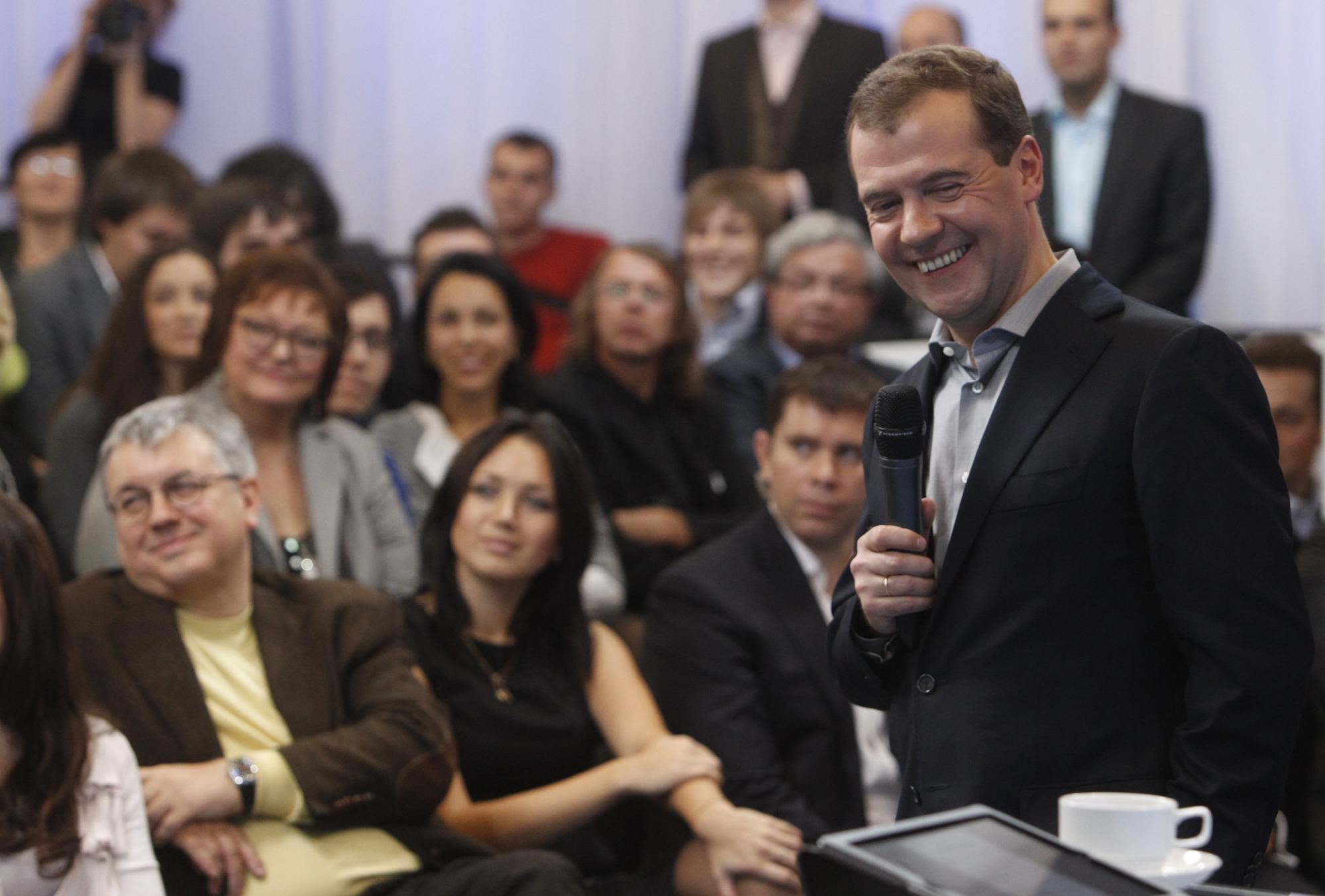 梅德韋杰夫讓位因普京支持率更高 獨(dú)子曾出演小英雄?