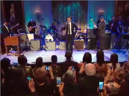 <BR>白宮音樂會(huì)見偶像 美國(guó)第一夫人尖叫難抑興奮之情