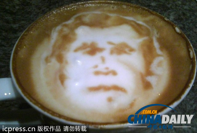 奇妙咖啡藝術(shù) 愛(ài)因斯坦向你吐舌賣(mài)萌