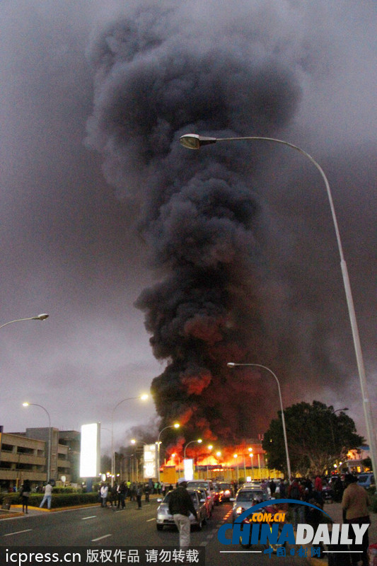 肯尼亞首都機(jī)場(chǎng)因大火關(guān)閉 傷亡情況不明(組圖)