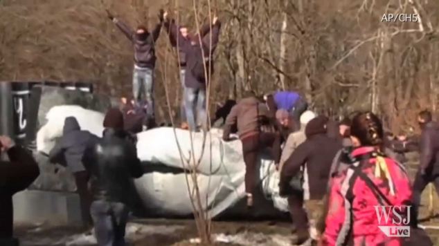 烏克蘭列寧雕像成政治斗爭微型戰(zhàn)場 約百座被毀