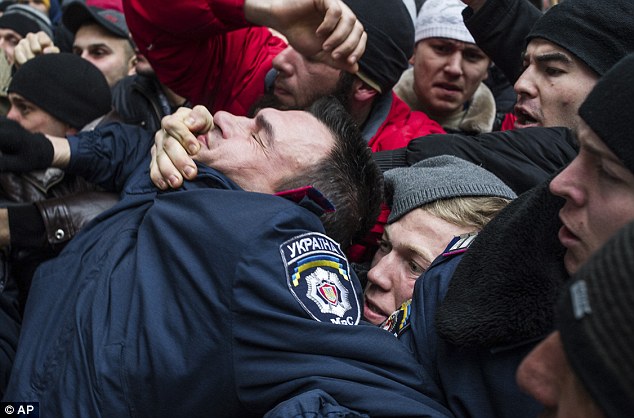 英媒:普京下令要求15萬(wàn)名士兵接受戰(zhàn)備檢查