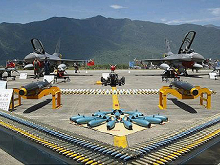 欲決戰(zhàn)境外 臺戰(zhàn)機(jī)模擬攻擊大陸沿海雷達(dá)