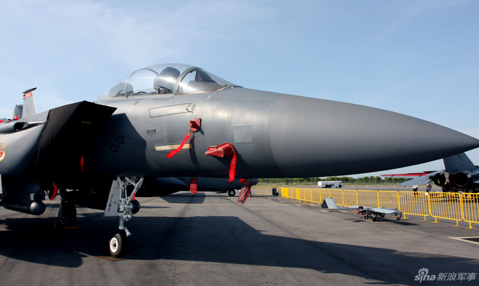 美國空軍展示兩架F－15E攻擊鷹戰(zhàn)斗轟炸機(jī)
