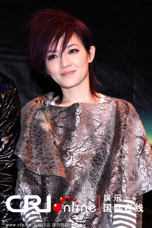 海軍風(fēng)人人愛(ài)：魅力?；晟?/></a></p>

<p>　　2010年1月13日，臺(tái)北，MIDEM國(guó)際唱片展踐行會(huì)記者會(huì)。范曉萱海魂衫搭配金屬風(fēng)裂紋斗篷衫。</p>

<br/>
(來(lái)源： 新華網(wǎng)綜合)</div>
</div>

<div width=