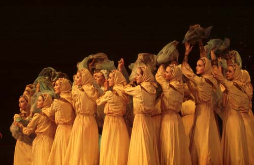 “小白樺”歌舞團(tuán)歌舞晚會(huì)閉幕“相約北京”(圖)