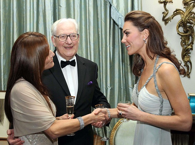 英王妃凱特曾做腦部手術(shù)？ 近8厘米傷疤清晰可見