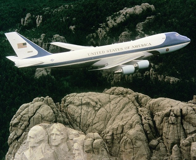 英首相受邀與奧巴馬共乘“空軍一號(hào)” 分析稱凸顯英美關(guān)系不一般