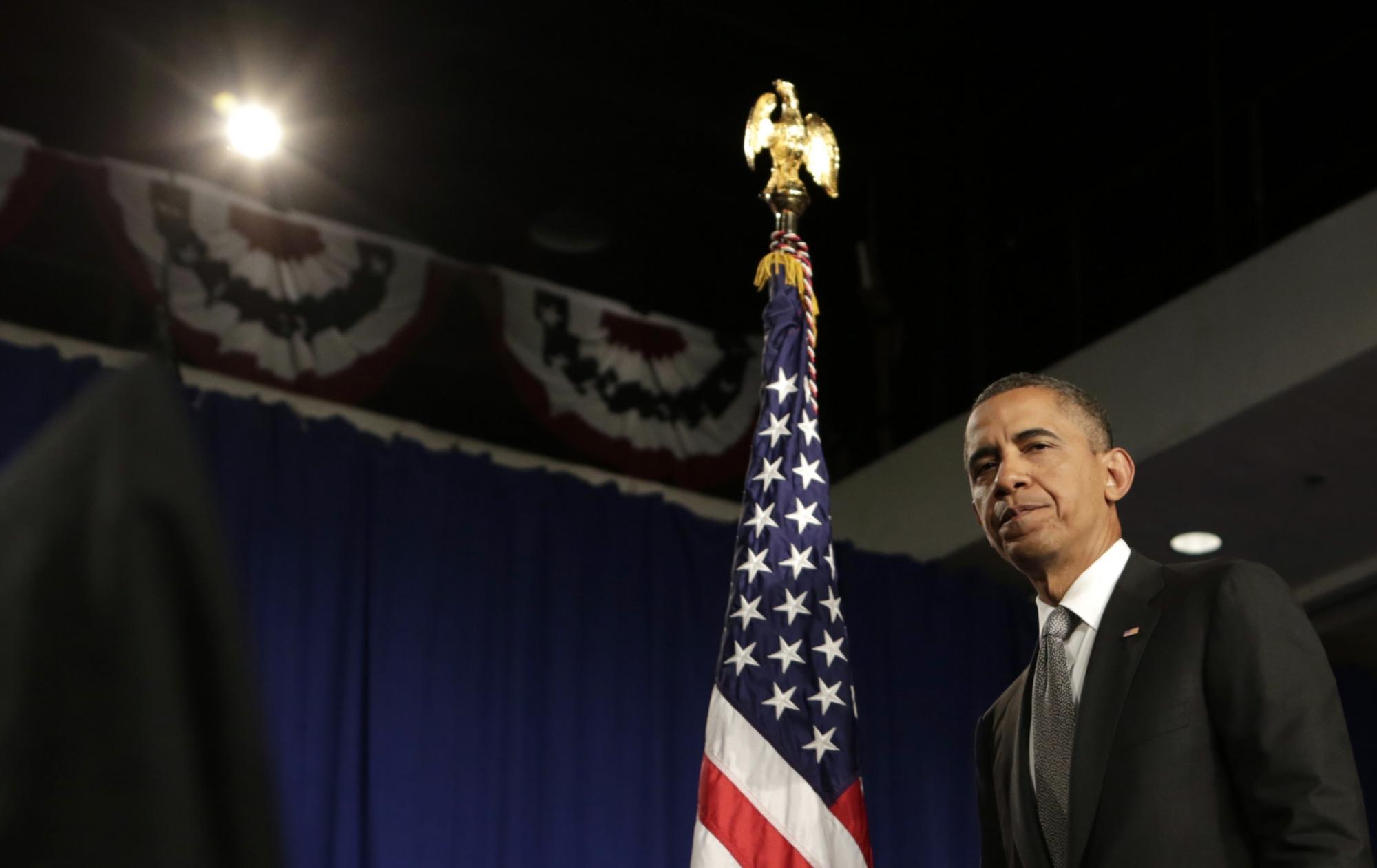 美多個城市加強(qiáng)安保 奧巴馬擱置競選全國降半旗致哀