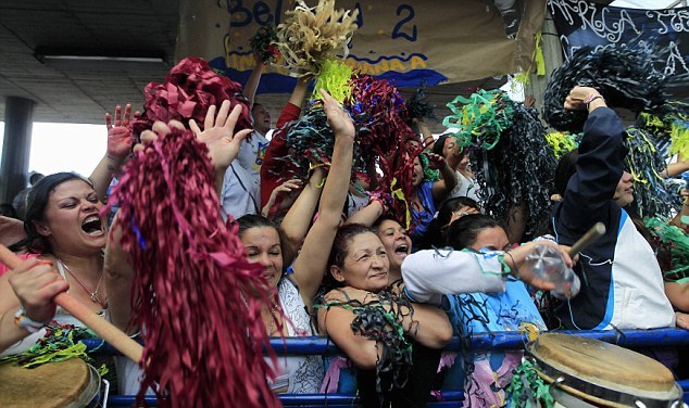 哥倫比亞一監(jiān)獄舉行年度選美比賽 助女囚犯改過(guò)自新