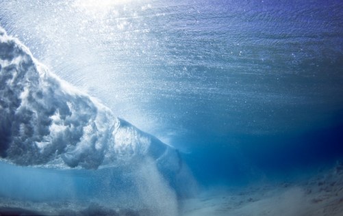 換個(gè)角度更震撼!海底看跳水宛如水晶世界
