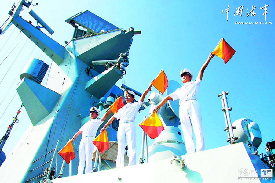 高清：圖片揭秘中國(guó)海軍部隊(duì)旗語(yǔ)信號(hào)