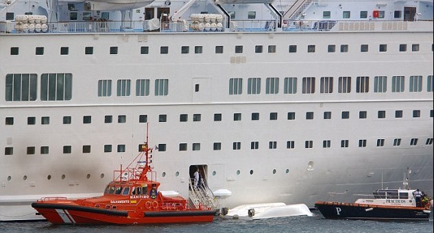 英郵輪應(yīng)急演習(xí)出意外 救生艇墜海致8人死傷