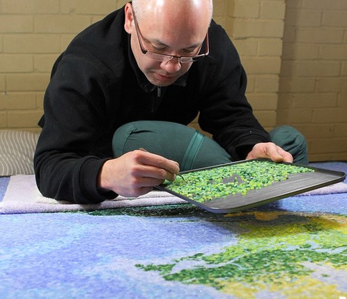 超震撼世界地圖:千余寶石和數(shù)十萬(wàn)玻璃碎片打造