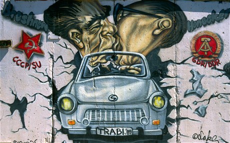 德國開發(fā)商“強拆”柏林墻建高樓 引發(fā)民眾抗議