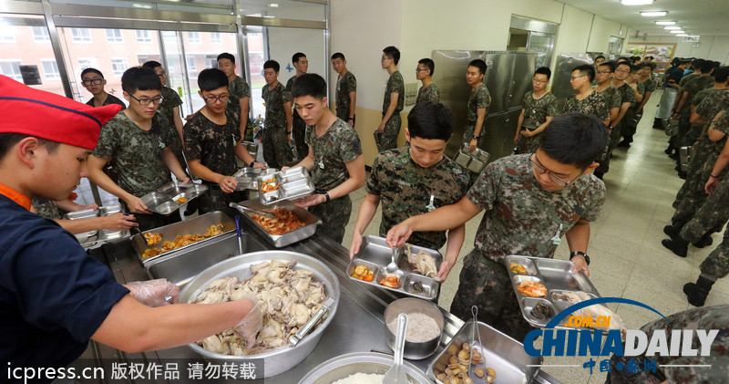 美味大補(bǔ)超幸福！韓國陸軍訓(xùn)練食譜加入鮑魚參雞湯