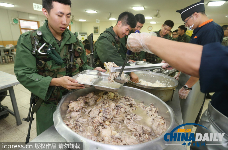 美味大補(bǔ)超幸福！韓國陸軍訓(xùn)練食譜加入鮑魚參雞湯