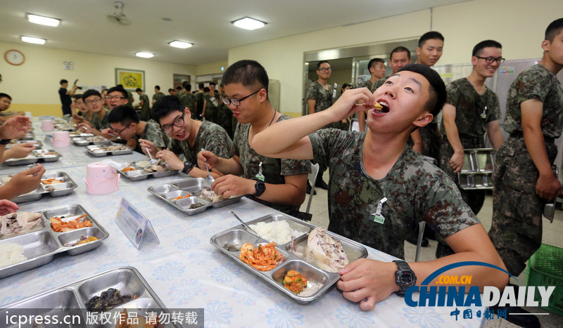 美味大補(bǔ)超幸福！韓國陸軍訓(xùn)練食譜加入鮑魚參雞湯