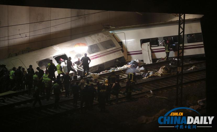 西班牙列車(chē)脫軌 至少77人死亡百余人受傷（組圖）